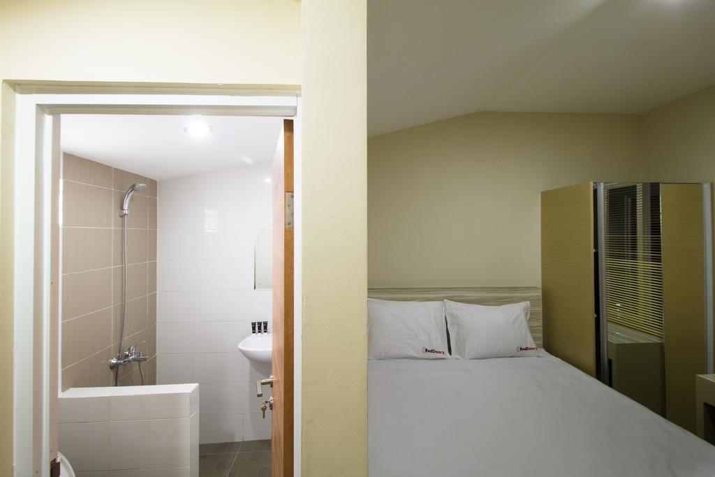 Reddoorz Plus @ Setiabudi Tengah Jakarta Exterior photo