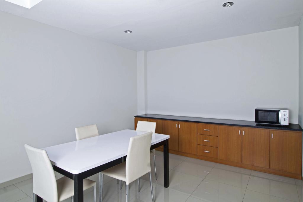 Reddoorz Plus @ Setiabudi Tengah Jakarta Exterior photo