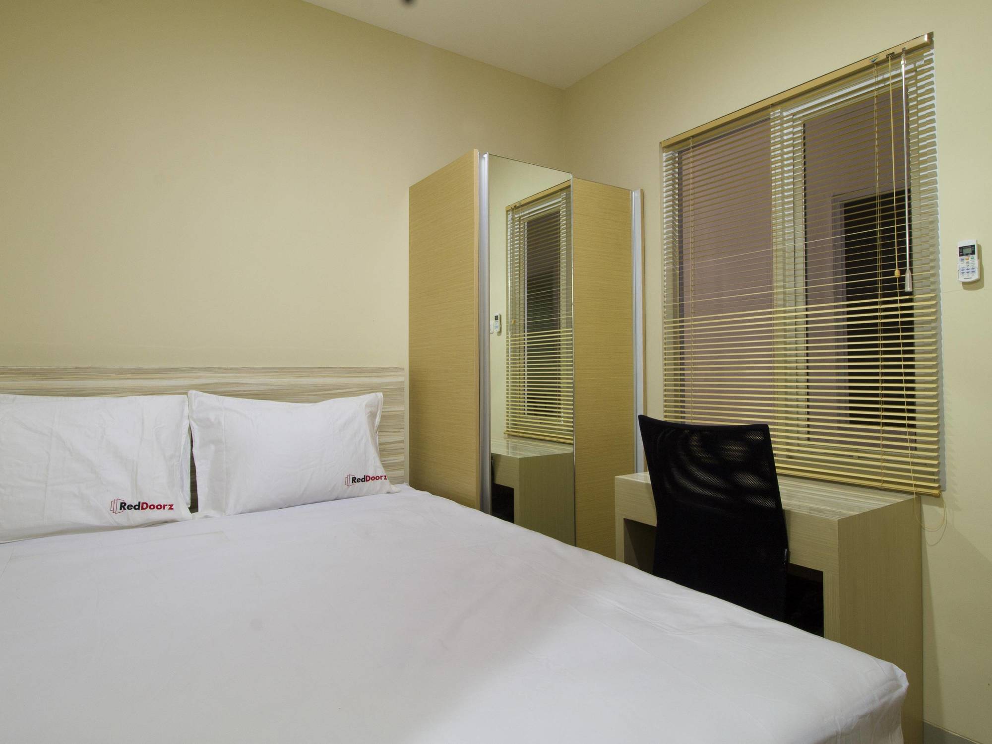 Reddoorz Plus @ Setiabudi Tengah Jakarta Exterior photo