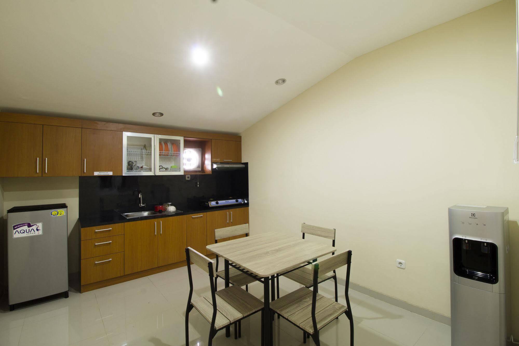 Reddoorz Plus @ Setiabudi Tengah Jakarta Exterior photo