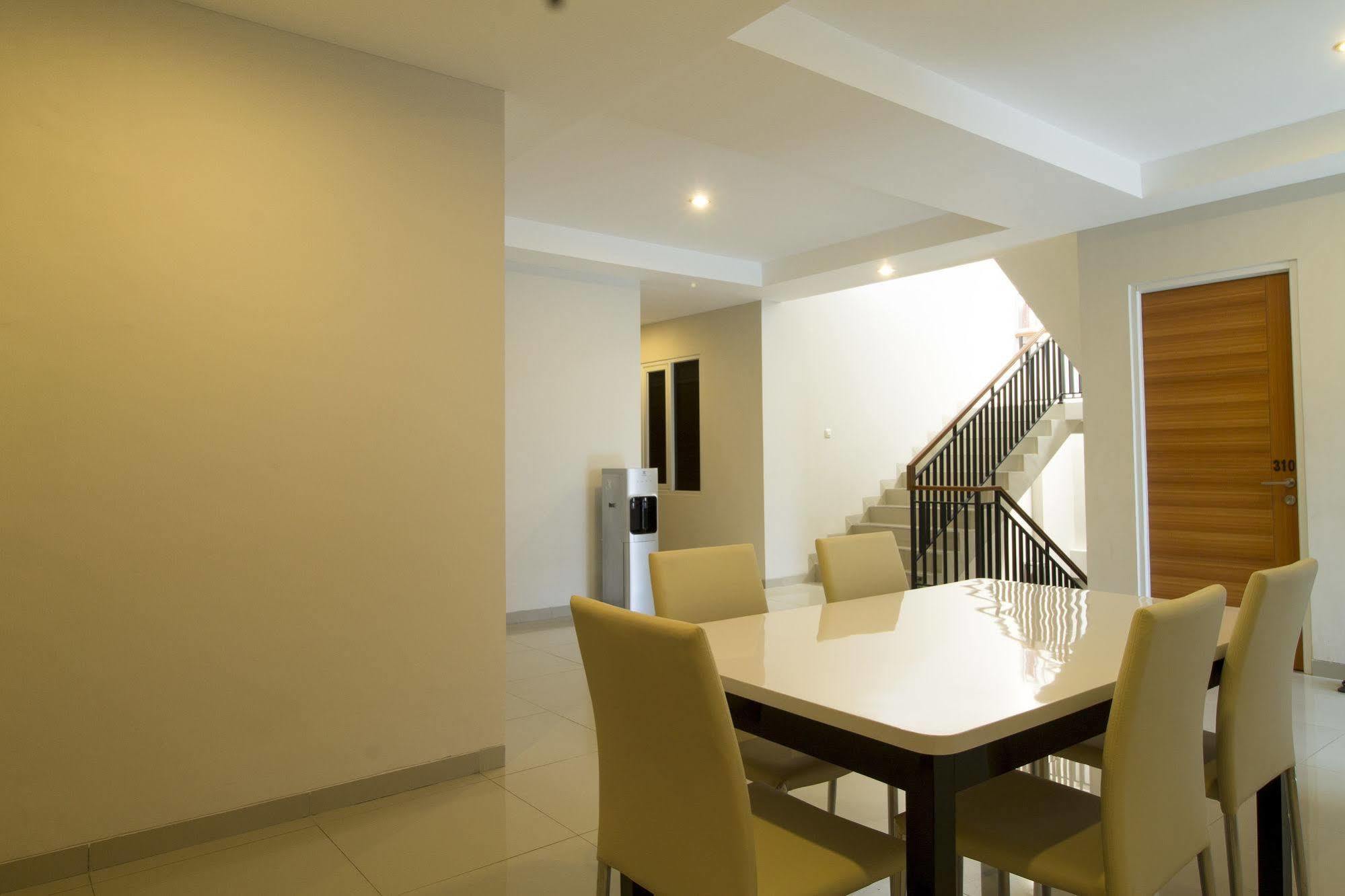 Reddoorz Plus @ Setiabudi Tengah Jakarta Exterior photo